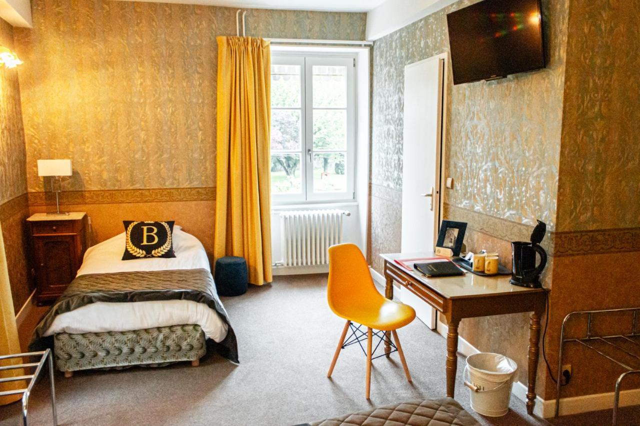 Hotel Le Baron Crémieu エクステリア 写真