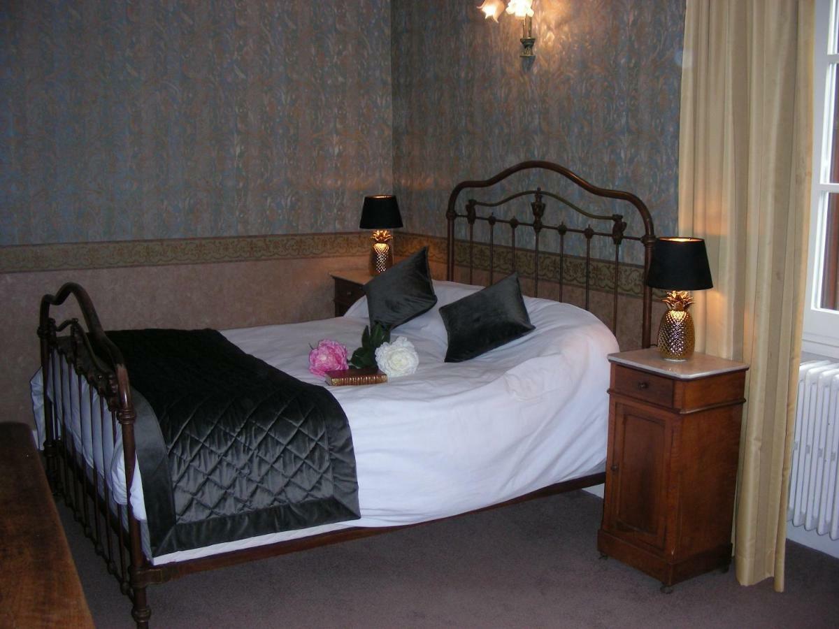 Hotel Le Baron Crémieu エクステリア 写真