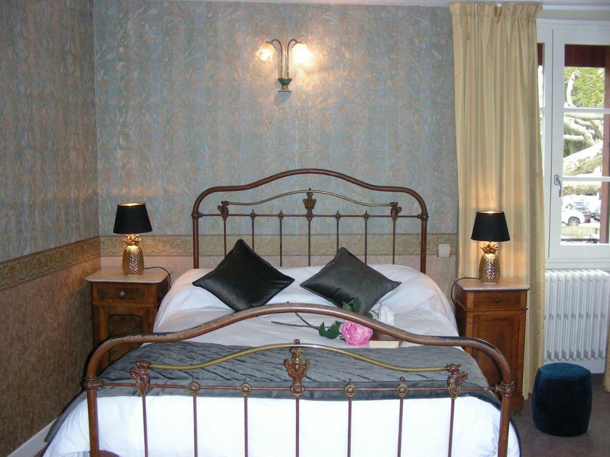 Hotel Le Baron Crémieu エクステリア 写真