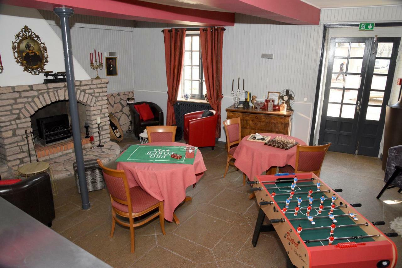 Hotel Le Baron Crémieu エクステリア 写真