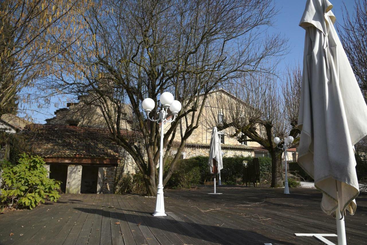 Hotel Le Baron Crémieu エクステリア 写真