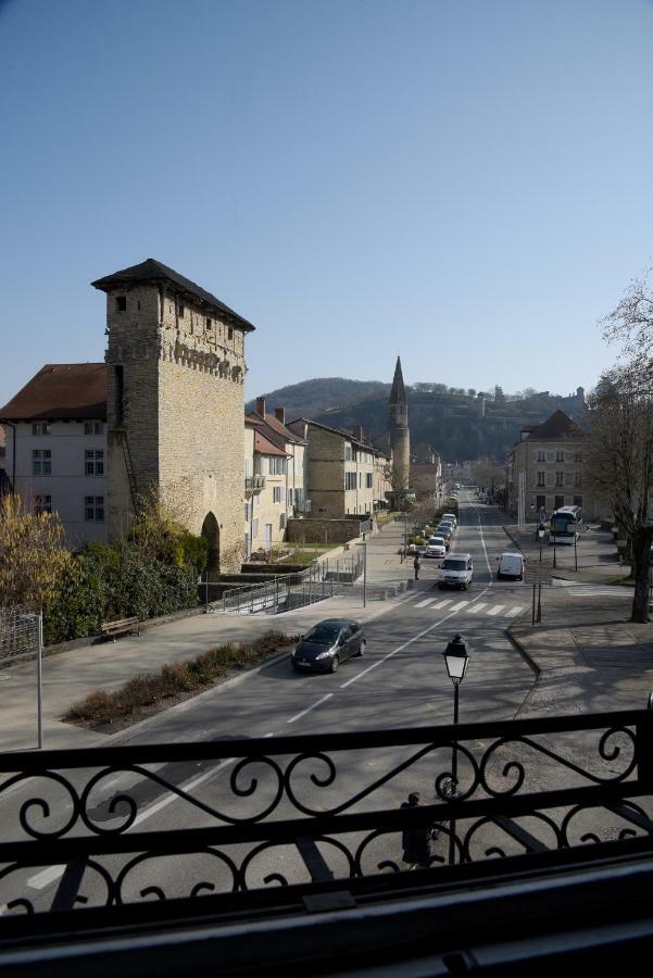 Hotel Le Baron Crémieu エクステリア 写真