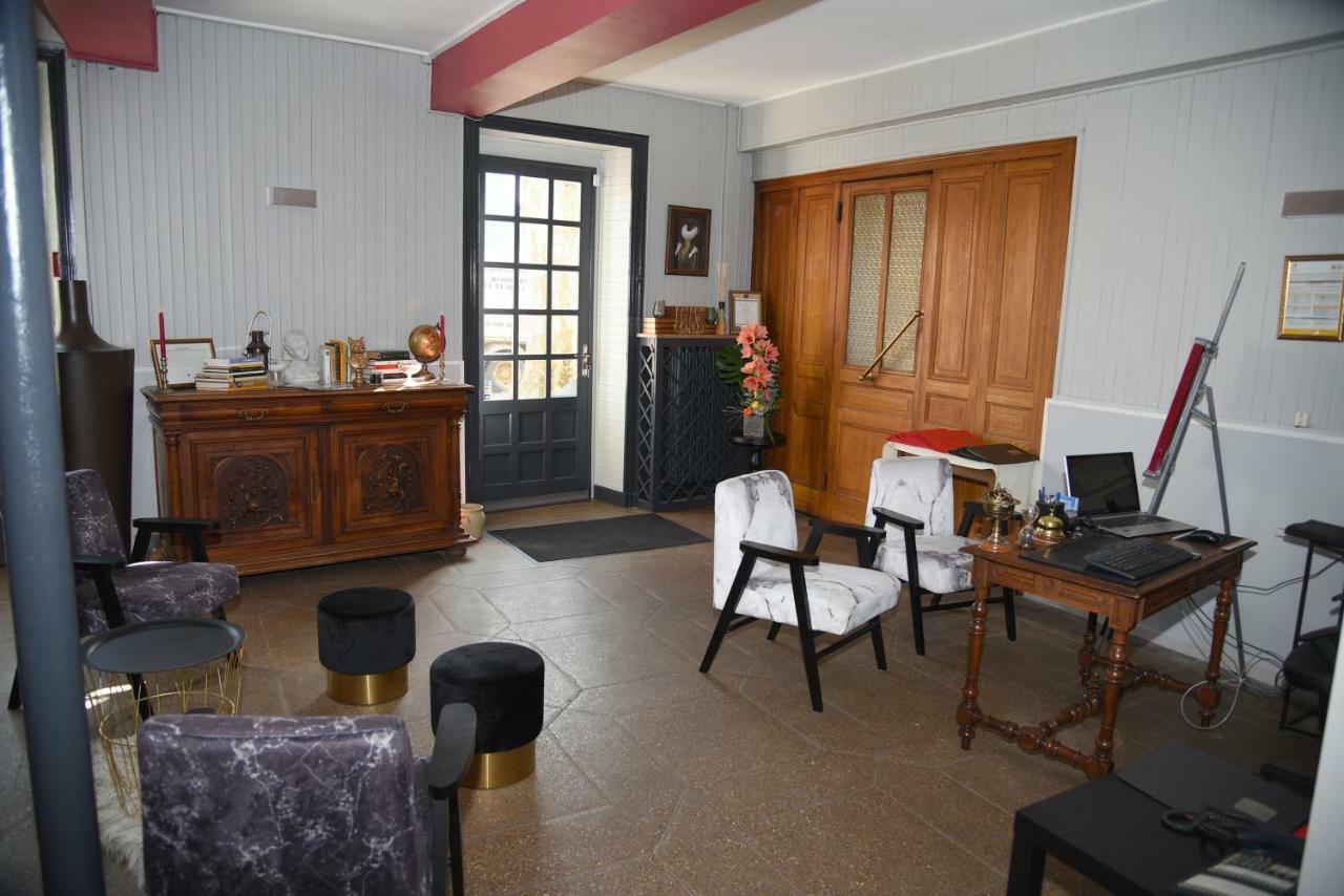 Hotel Le Baron Crémieu エクステリア 写真