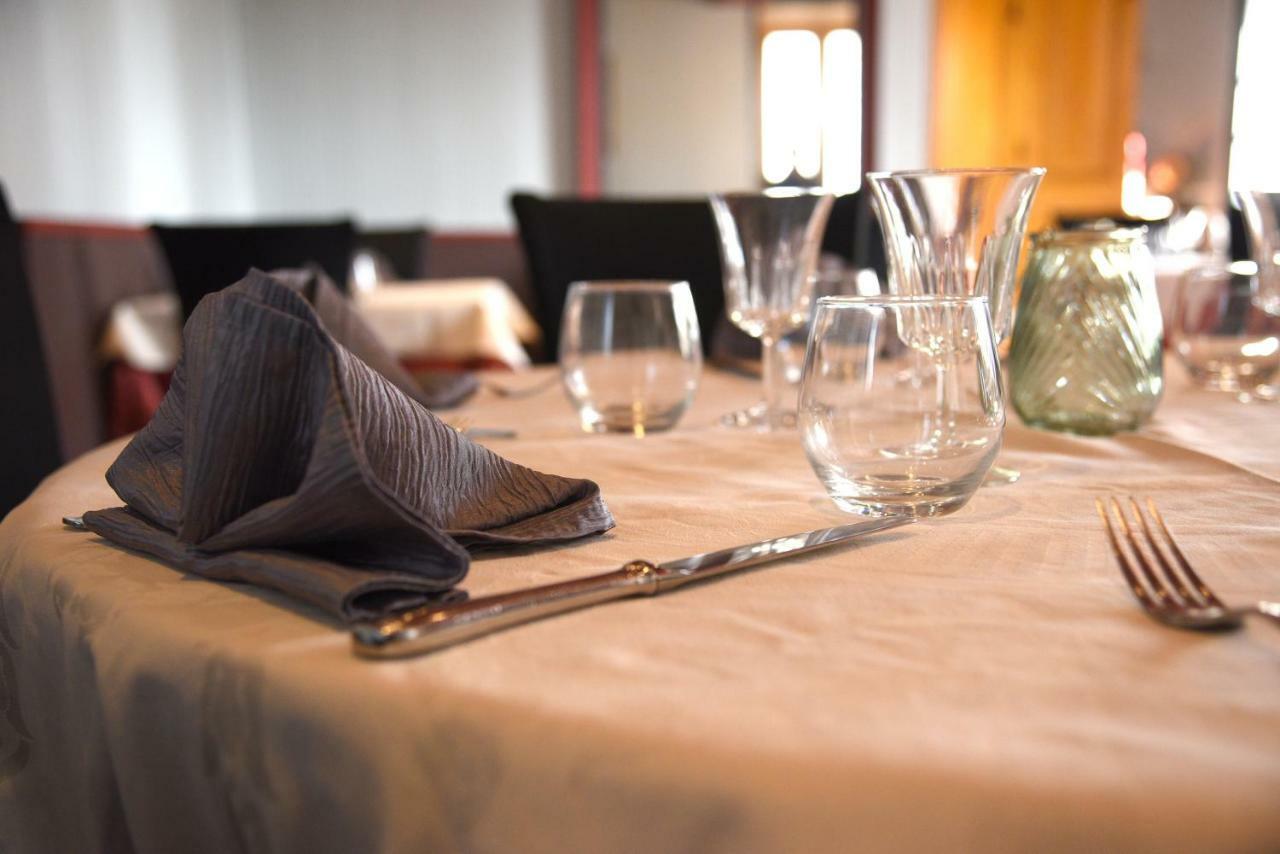Hotel Le Baron Crémieu エクステリア 写真