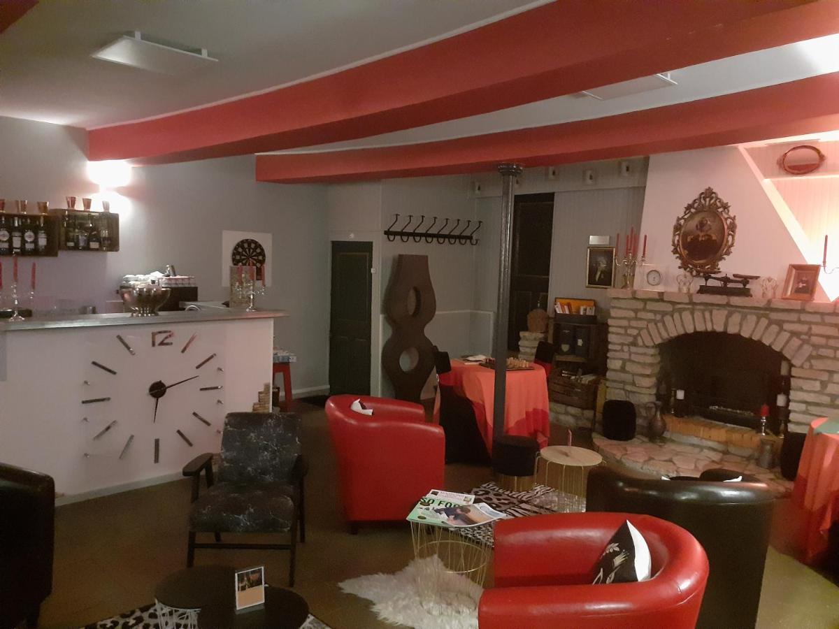 Hotel Le Baron Crémieu エクステリア 写真